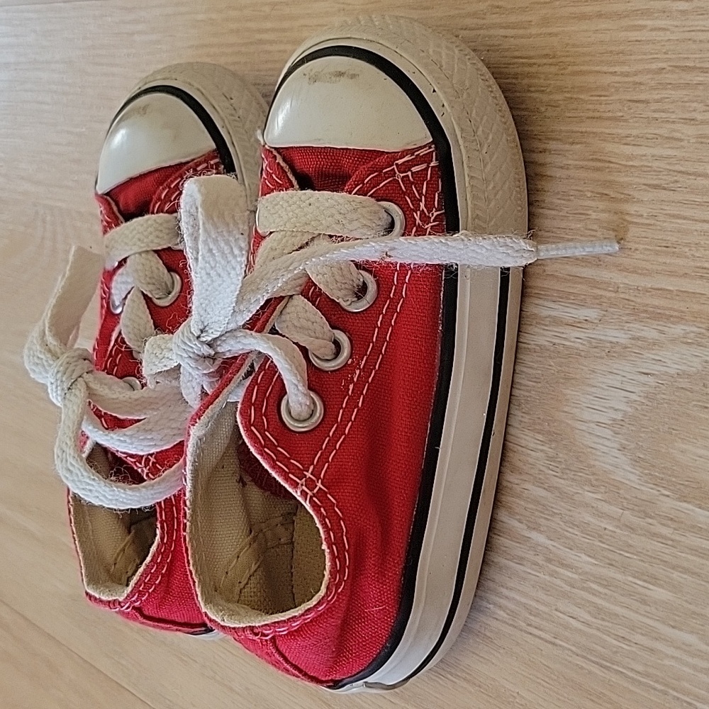Toddler red classic converse
